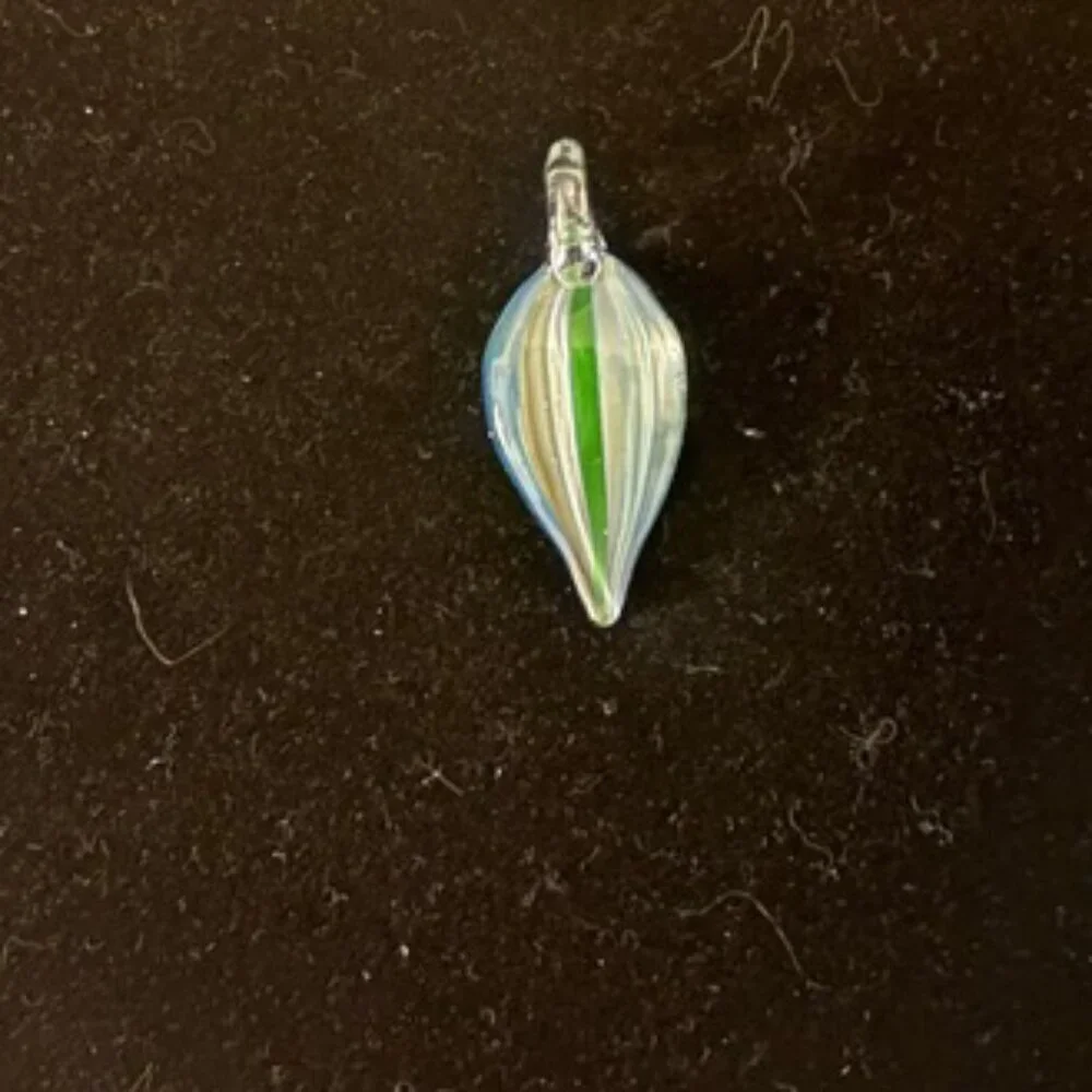 Artisan 15-inch Teardrop Shape Glass Pendant Cord Necklace